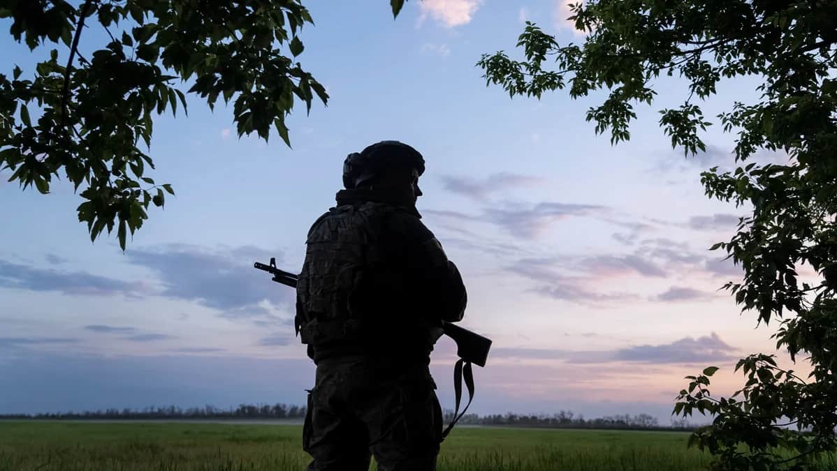 Украинский военнослужащий в Харьковской области, 19 мая 2024 года. Фото: Inna Varenytsia / Reuters / Scanpix / LETA