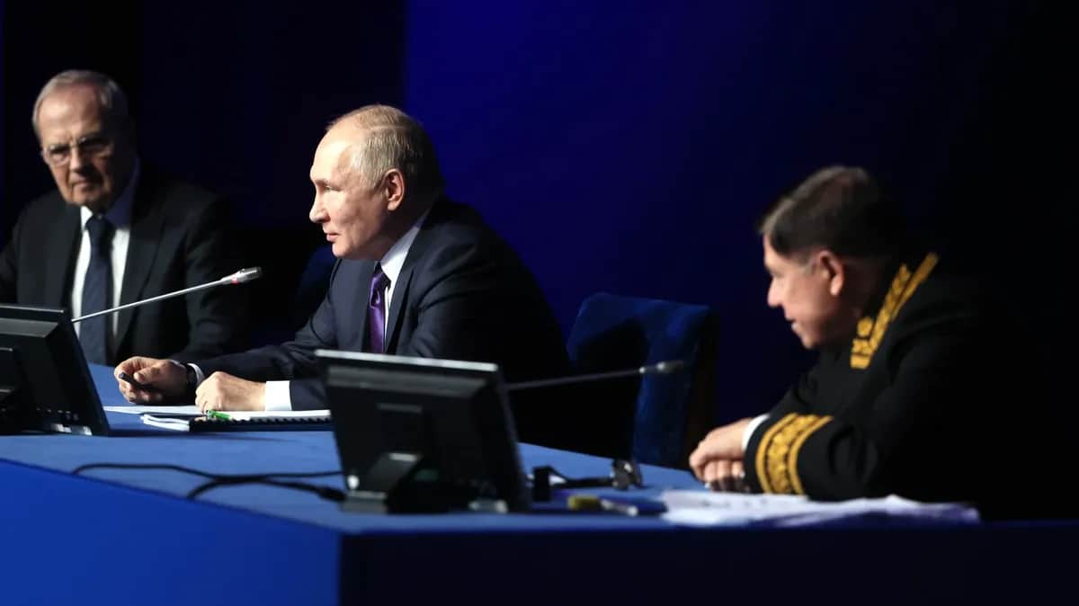 Валерий Зорькин, Владимир Путин и Вячеслав Лебедев (слева направо). Фото: сайт Кремля