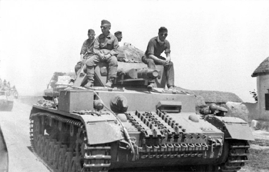 Немецкие солдаты в Сталинграде, на танке Pz. IV, июнь 1942. Фото: Wikimedia Commons , CC-BY-SA 3.0