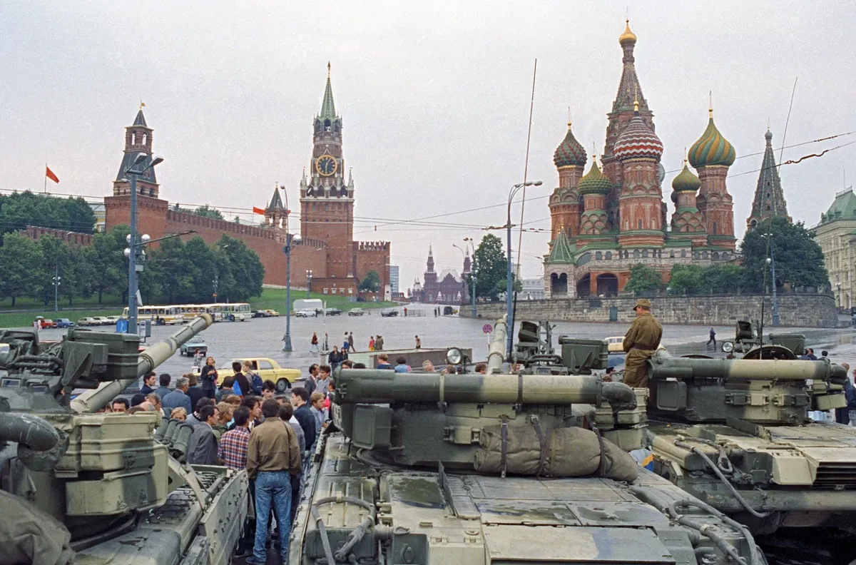 Танки на Красной площади во время путча 1991 года. Фото: Wikimedia Commons
