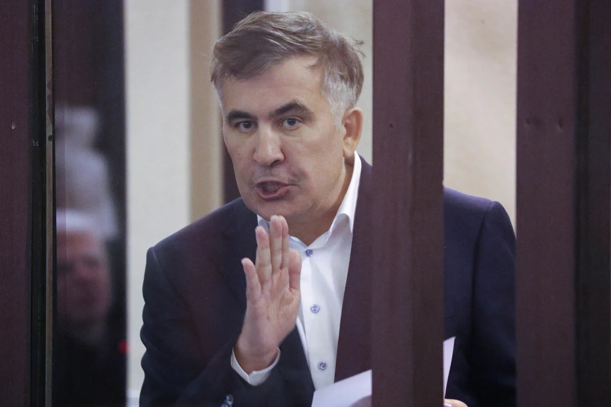Михаил Саакашвили выступает в суде в Тбилиси, 2 декабря 2021 года. Фото: Irakli Gedenidze / EPA