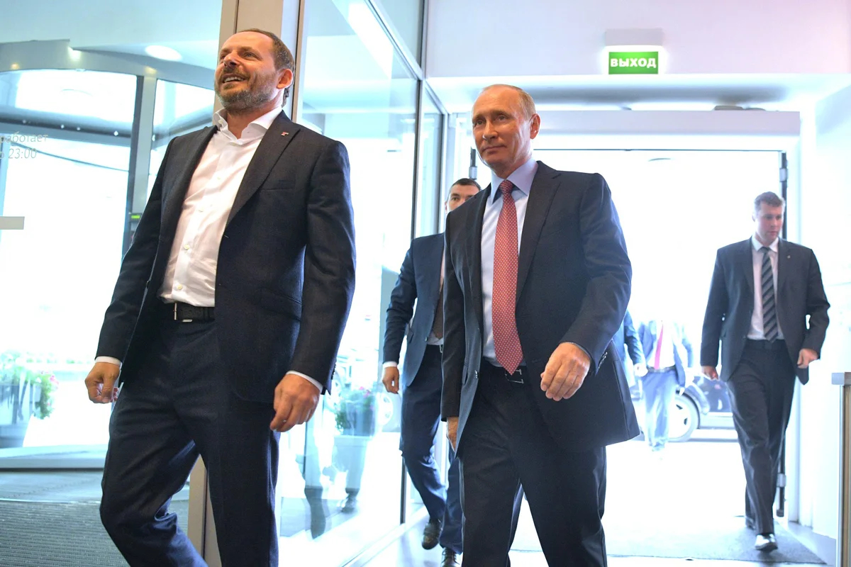Аркадий Волож проводит Владимиру Путину экскурсию по офису «Яндекса» в Москве, 21 сентября 2017 года. Фото: Kremlin