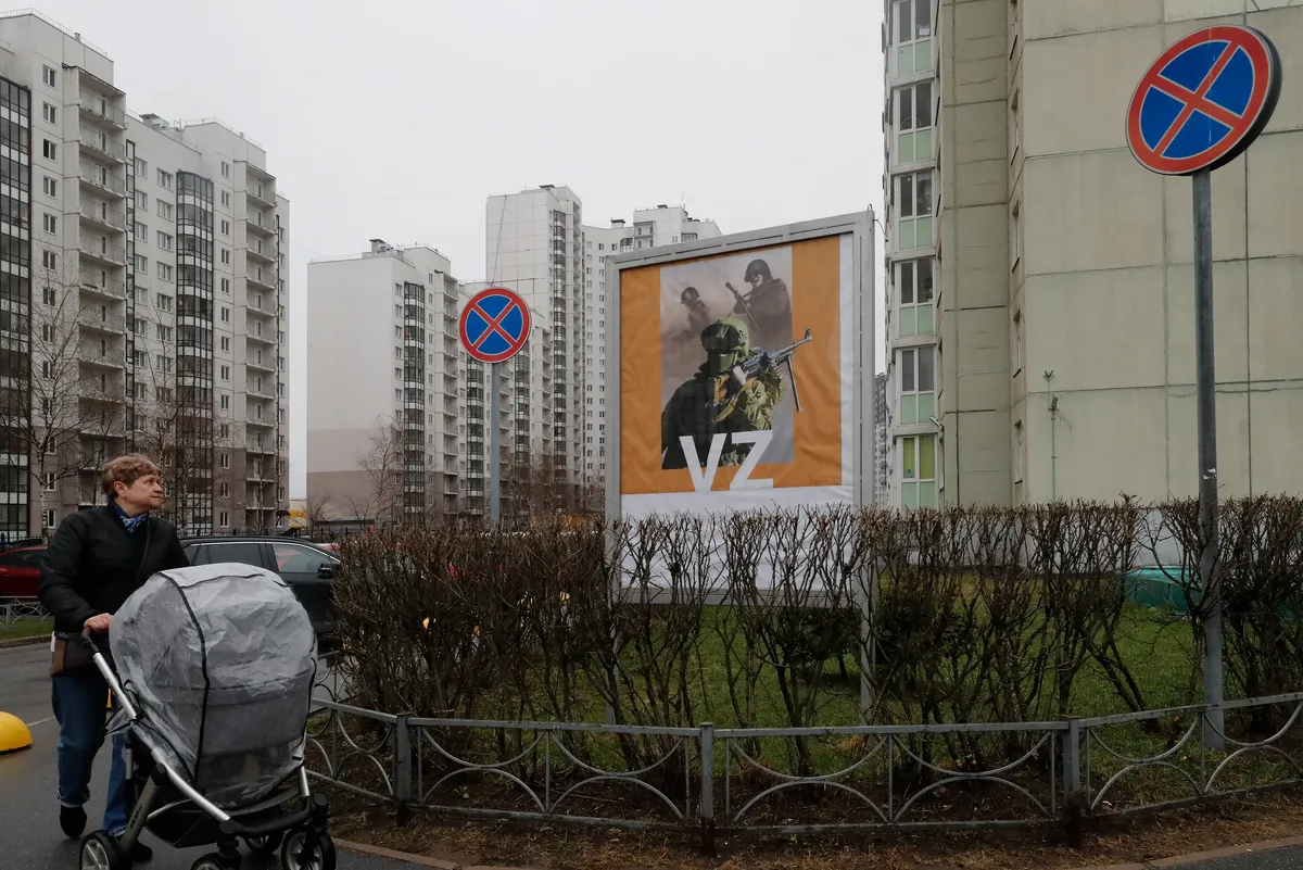 A propaganda poster in St. Petersburg with the letters V and Z on it. Photo: EPA-EFE / ANATOLY MALTSEV