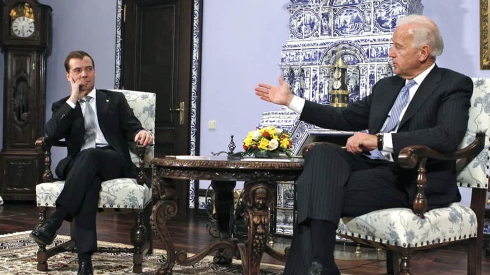 Vice President Joe Biden chats with Russian President Dmitry Medvedev during their meeting at the Gorky presidential residence outside Moscow, Russia, 09 March 2011. Photo: EPA/DMITRY ASTAKHOV/POOL