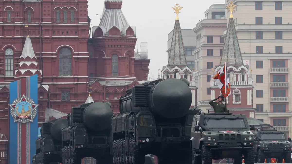 Russian strategic nuclear missiles on display during Russia’s annual Victory Day parade on Moscow’s Red Square, 9 May 2012. Photo: EPA / Yuri Kochetkov