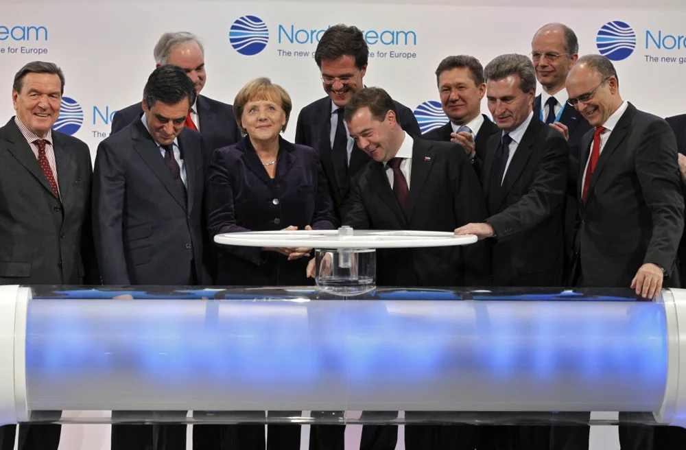 Gerhard Schröder (front L) Francois Fillon (front 2-L), Angela Merkel (front 3-L), Mark Rutte (back 2-L) and Dmitry Medvedev (front 4-L) pose during a ceremony of launching the Nord Stream gas pipeline. Photo: EPA/DMITRY ASTAKHOV/RIA NOVOSTI/KREMLIN POOL