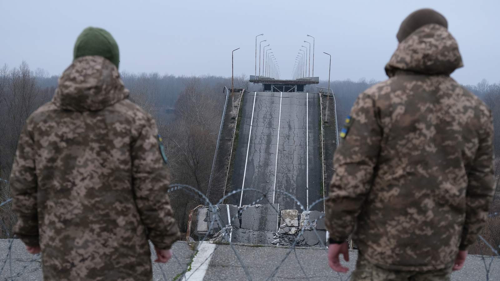 Сотрудники Государственной пограничной службы Украины несут службу в Черниговской области, Украина, 18 декабря 2025 года. Фото: Maria Senovilla / EPA