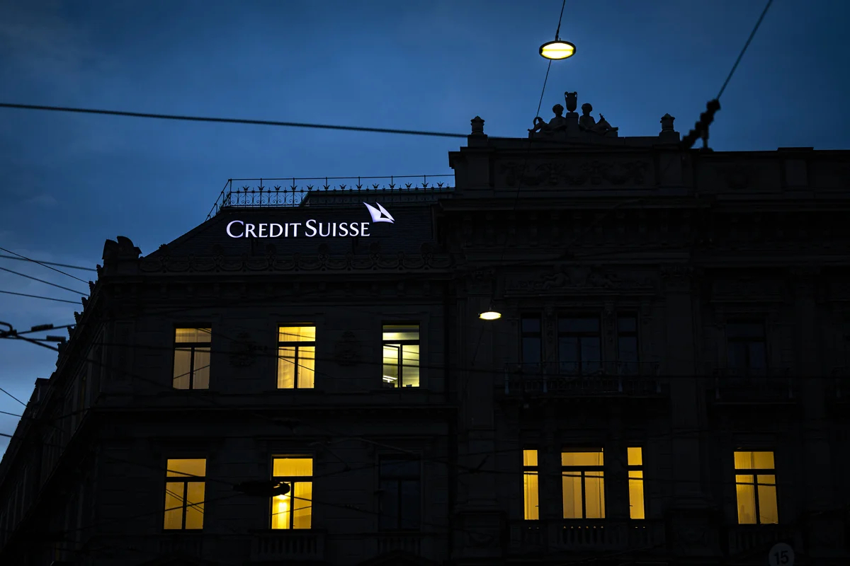 Логотип Credit Suisse на здании главного офиса банка в Цюрихе, Швейцария, 19 марта 2023 года. Фото: Michael Buholzer / EPA