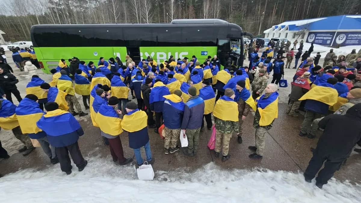 Украинские военные, вернувшиеся на родину после обмена. Фото: Владимир Зеленский / Telegram