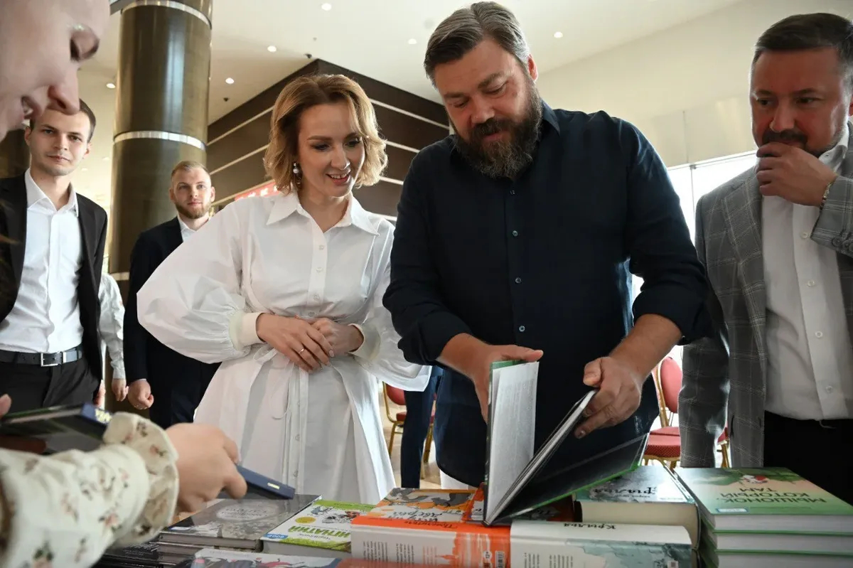 Мария Львова-Белова и Константин Малофеев на фестивале безопасного контента «Счастливое детство», 1 июня 2023 года. Фото: Telegram