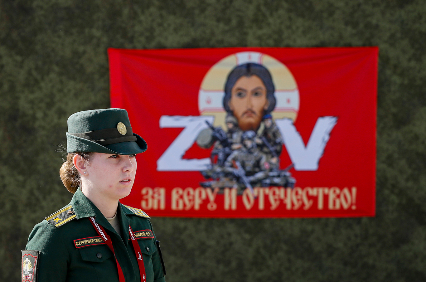 A female soldier at Moscow’s Patriot Park. 17 August 2023. Photo: Yuri Kochetkov / EPA