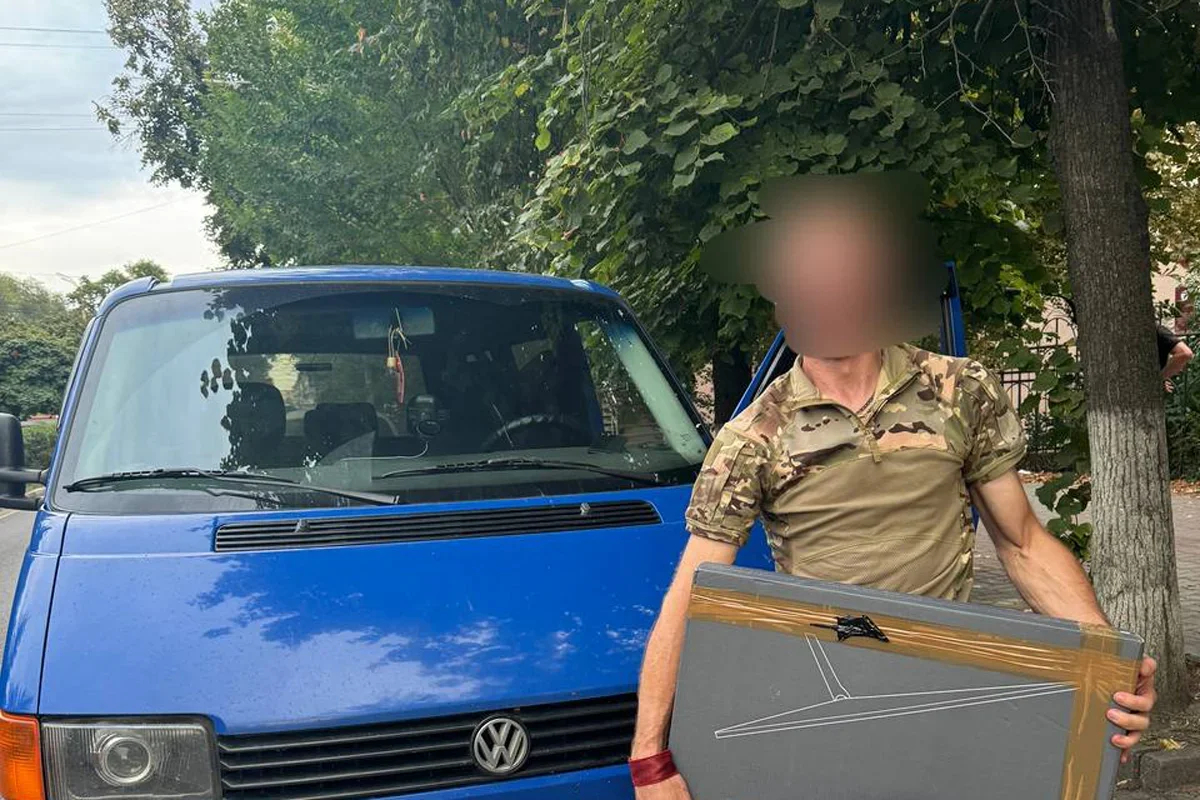 A Russian soldier with a Starlink. Photo: Telegram