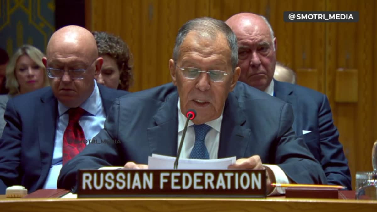 Лавров заявил, что Россия не приостановит войну на время переговоров